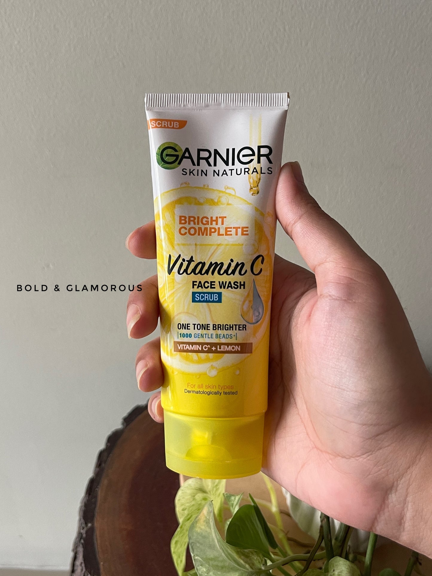 Garnier Bright Complete | Vitamic C Face Wash Scrub