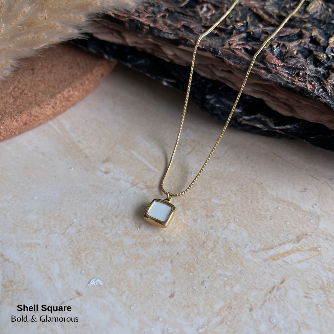 Necklace | SN180 | Shell Square