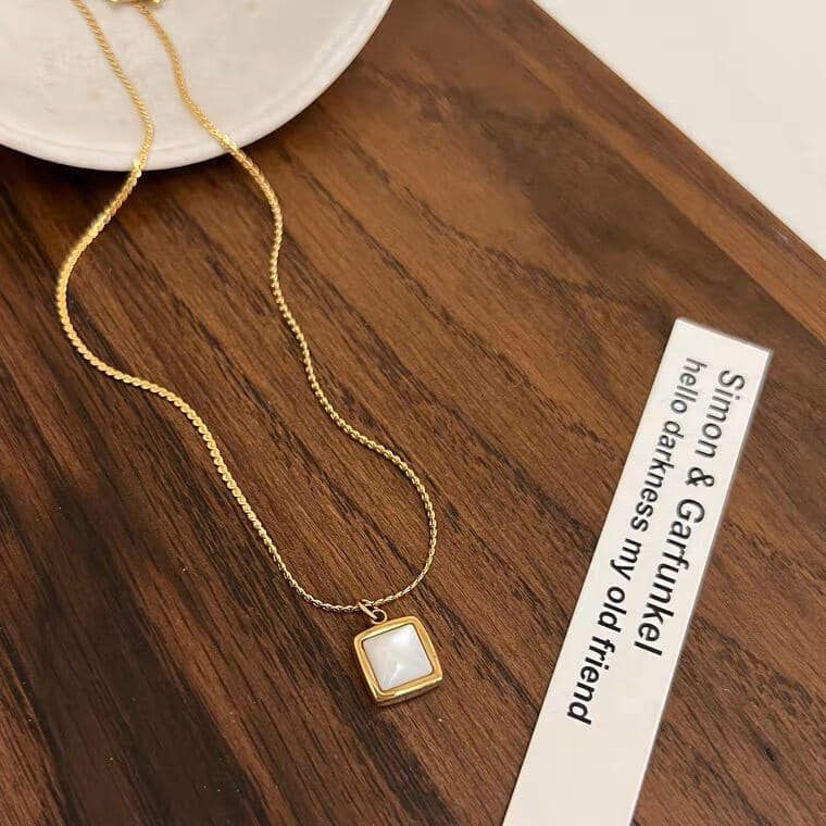 Necklace | SN180 | Shell Square
