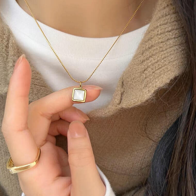 Necklace | SN180 | Shell Square
