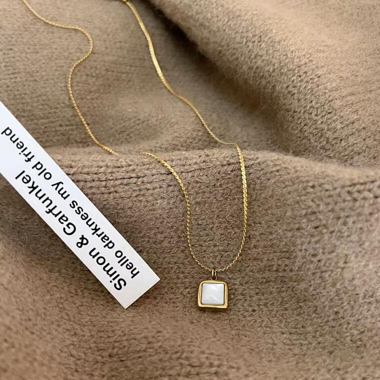 Necklace | SN180 | Shell Square