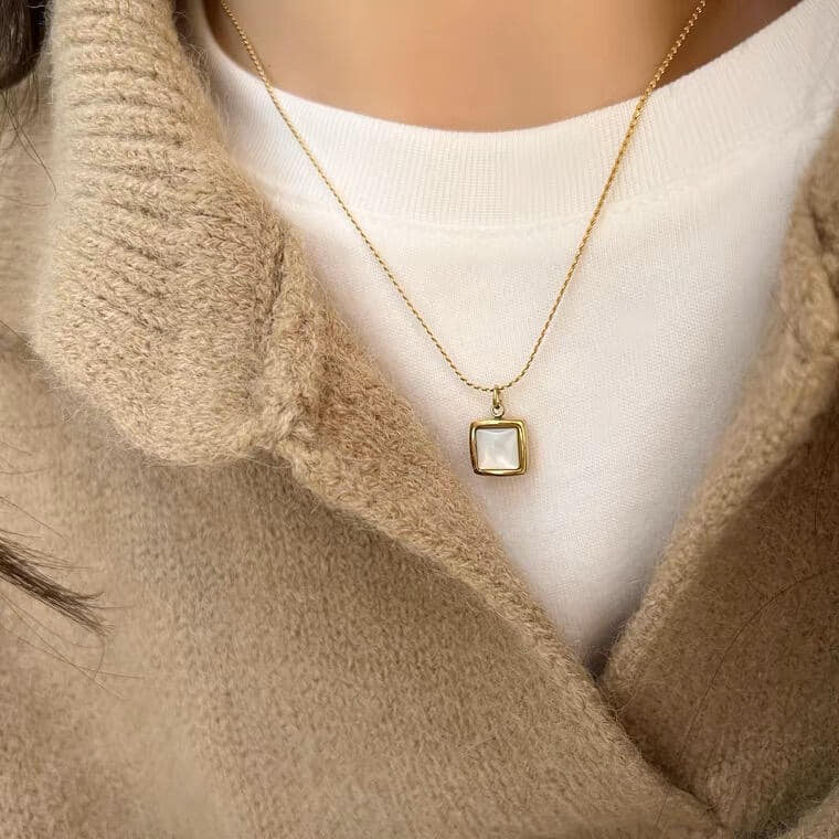 Necklace | SN180 | Shell Square