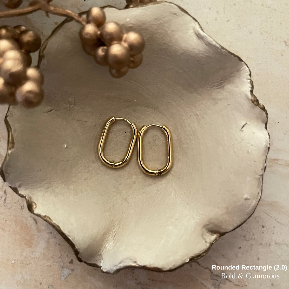 Shape Hoop Earring 2.0 | Rounded Rectangle | Gold