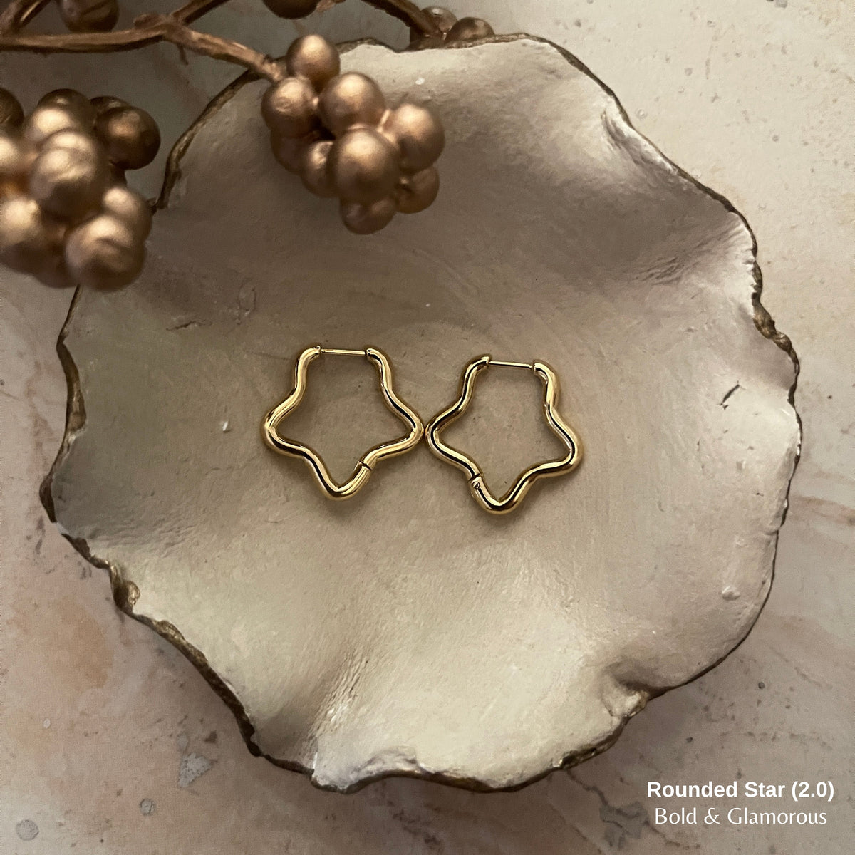 Shape Hoop Earring 2.0 | Rounded Star | Gold