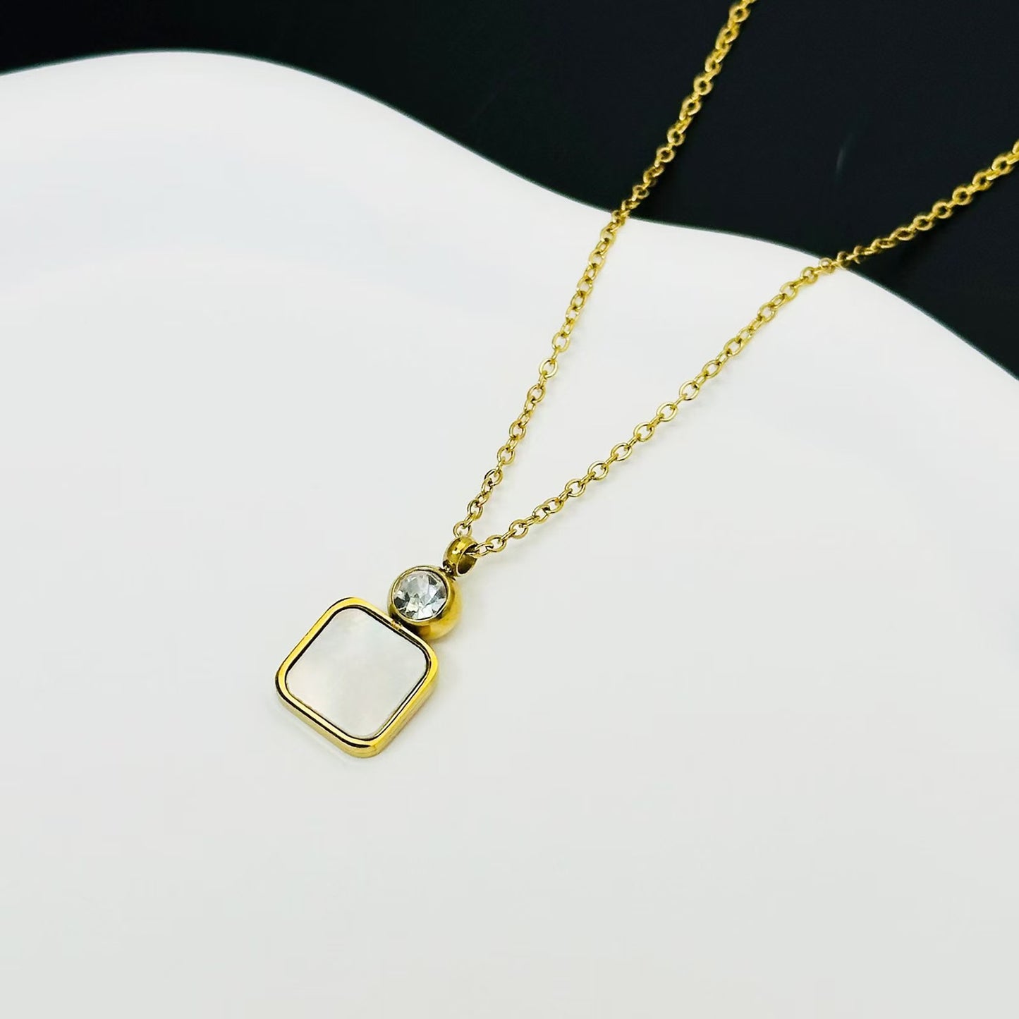 Necklace | SN181 | White Stone Shell