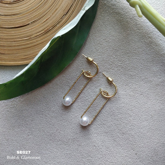 Dainty Pearl Earring | SE027