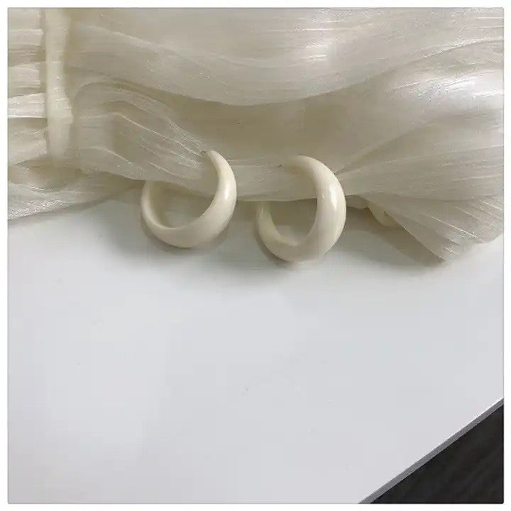 Classic Acrylic Earring | SE032 | White
