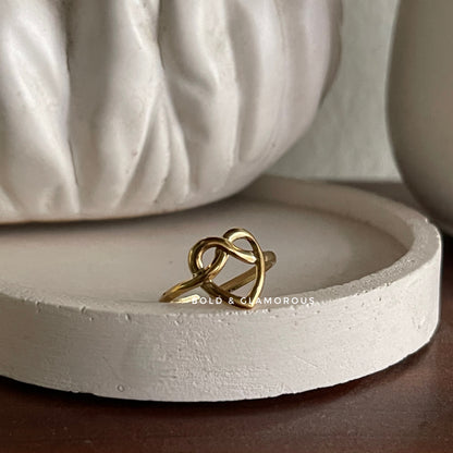 Minimal Ring | SR268 | Knotted Heart