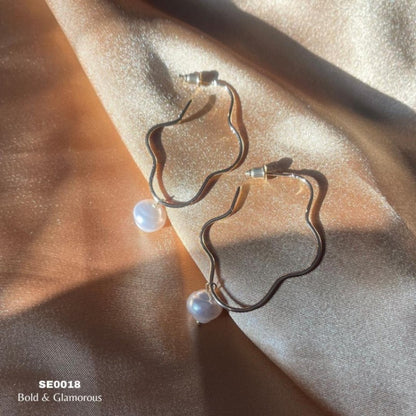 Dainty Pearl Drop Earring | SE018