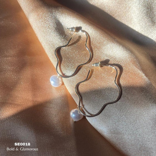 Dainty Pearl Drop Earring | SE018