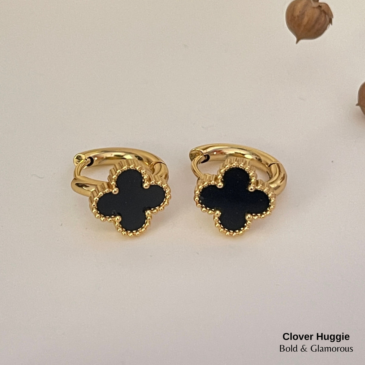 Clover Huggie Earring Black