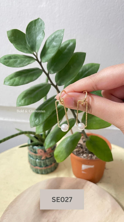 Dainty Pearl Earring | SE027