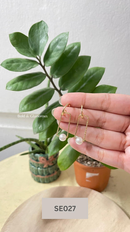 Dainty Pearl Earring | SE027
