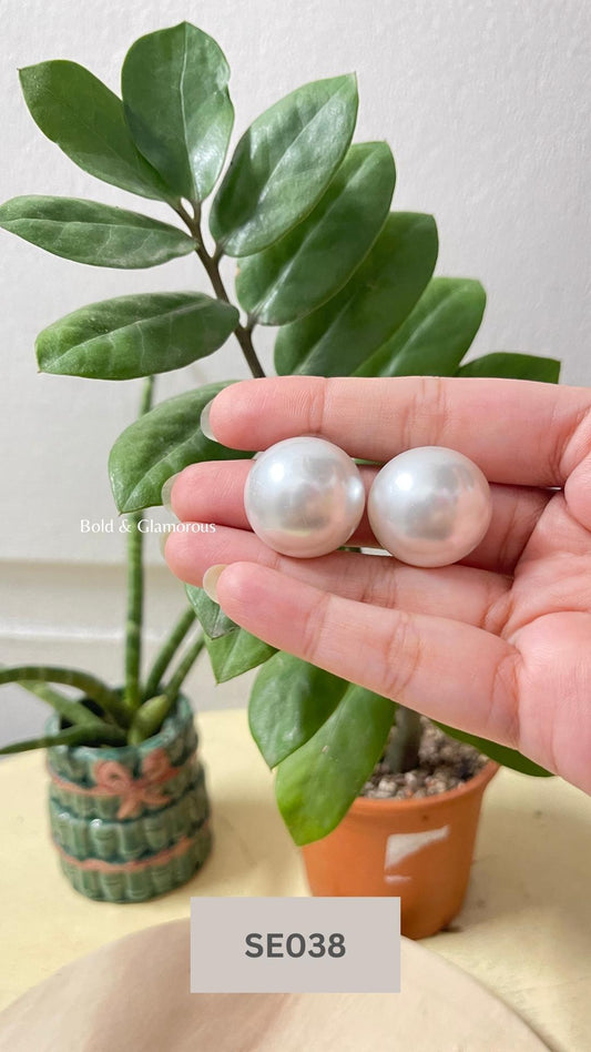 Half Pearl Stud Earring | SE038