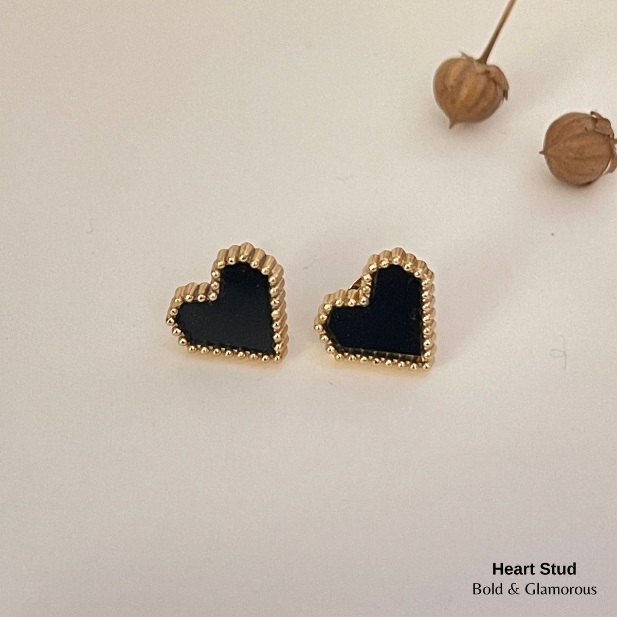 Stud Earring Black Heart