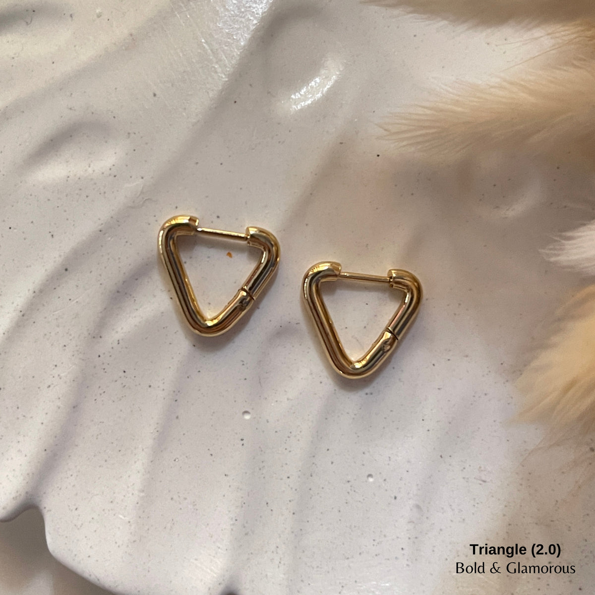 Shape Hoop Earring 2.0 | Triangle | Gold