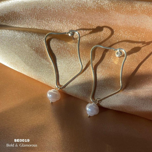 Minimal Pearl Drop Earring | SE019
